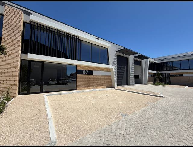 440M² WAREHOUSE TO LET IN STIKLAND INDUSTRIAL